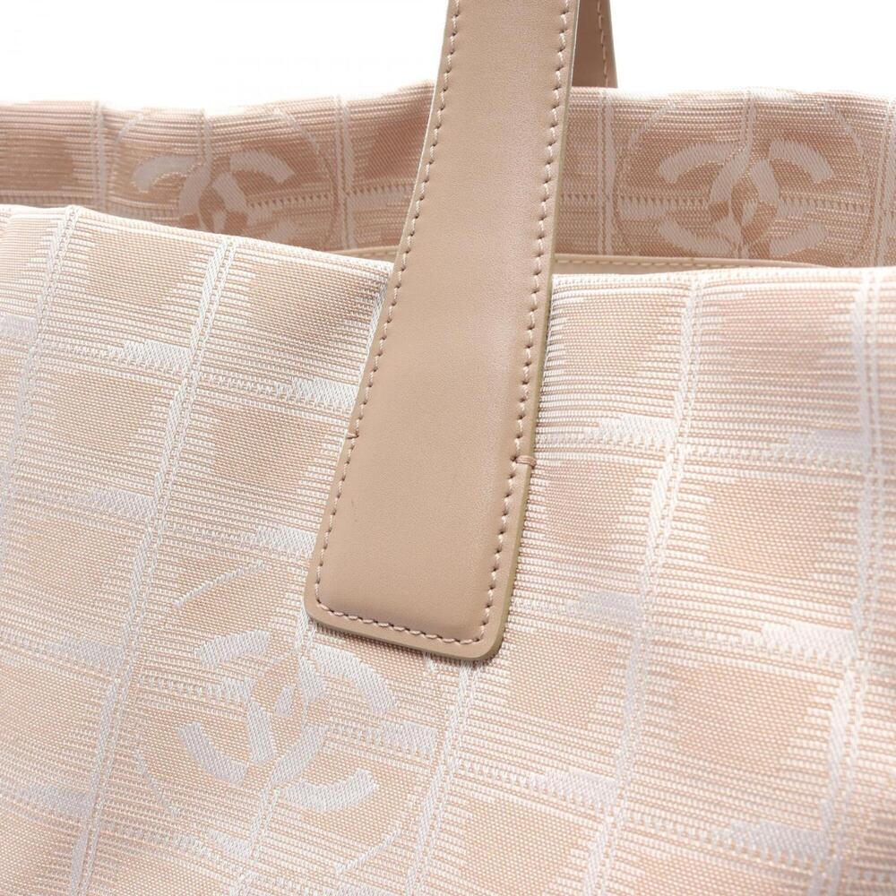 CHANEL Cream Leather Tote Bag - Picture 8 of 11